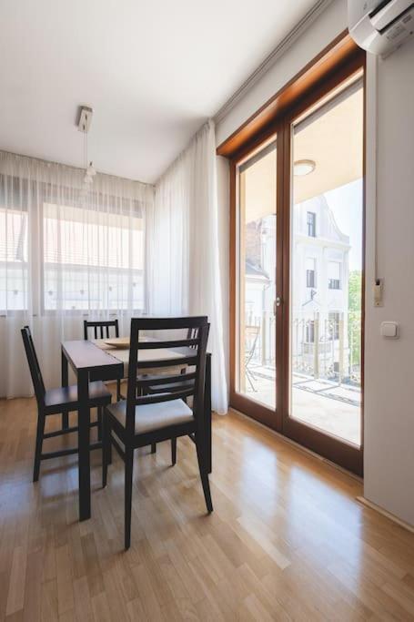Bright Downtown Balcony Retreat Apartment Budapest Exterior photo