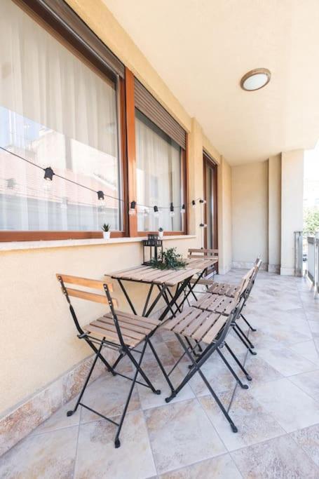 Bright Downtown Balcony Retreat Apartment Budapest Exterior photo