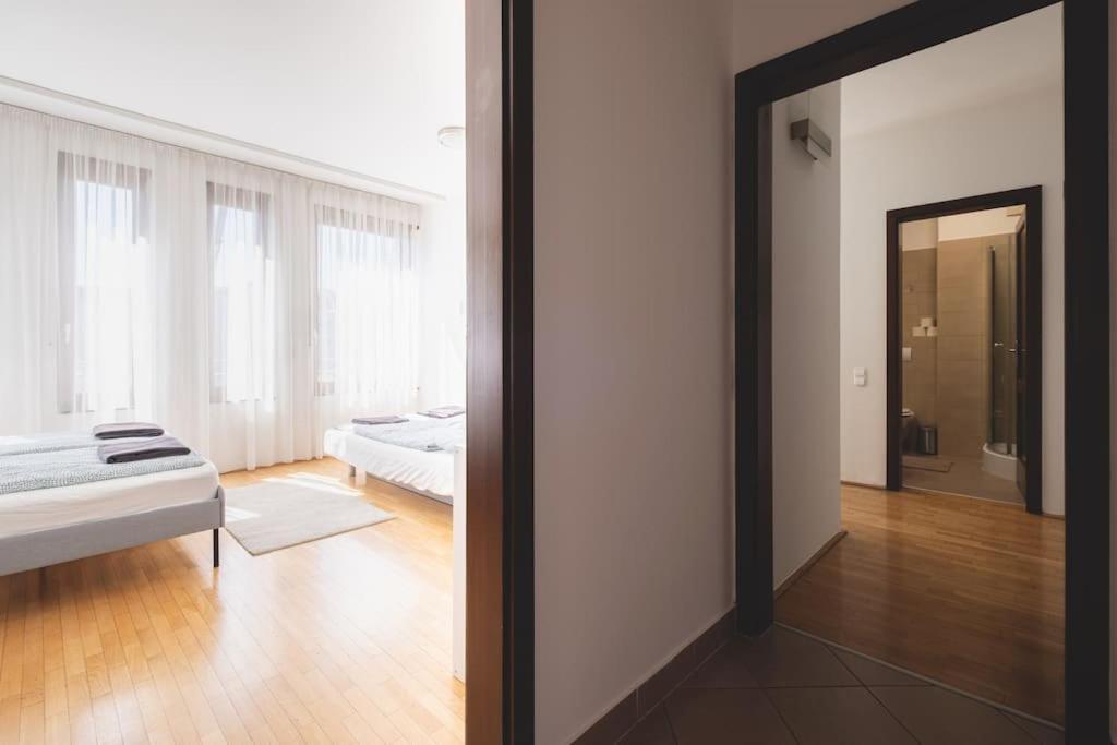 Bright Downtown Balcony Retreat Apartment Budapest Exterior photo