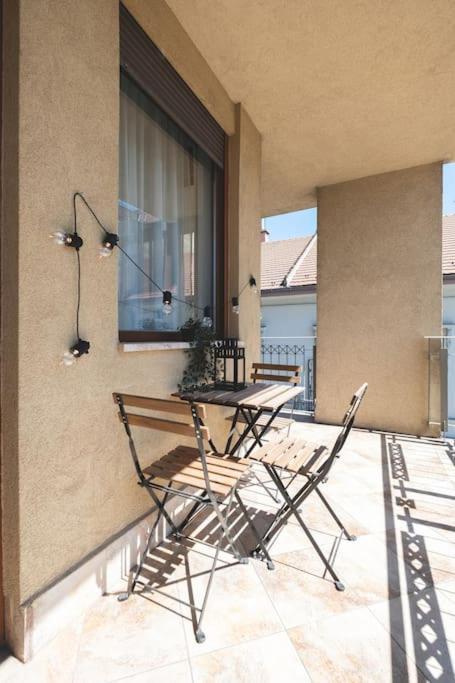 Bright Downtown Balcony Retreat Apartment Budapest Exterior photo