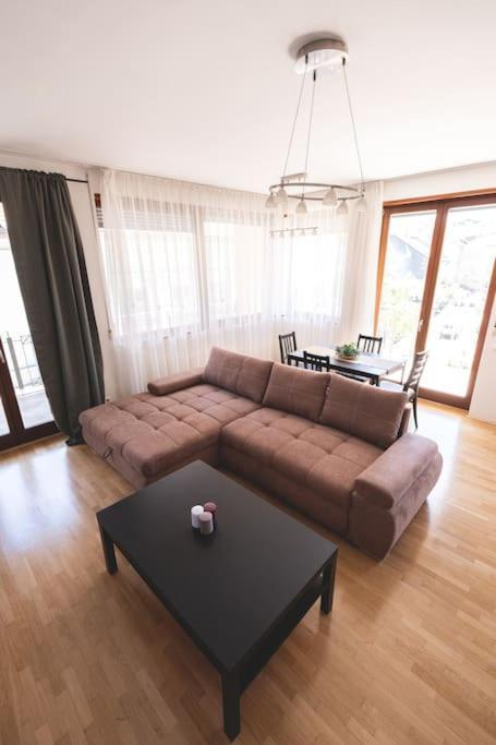 Bright Downtown Balcony Retreat Apartment Budapest Exterior photo
